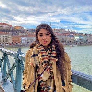 Meet your Posher, Nida